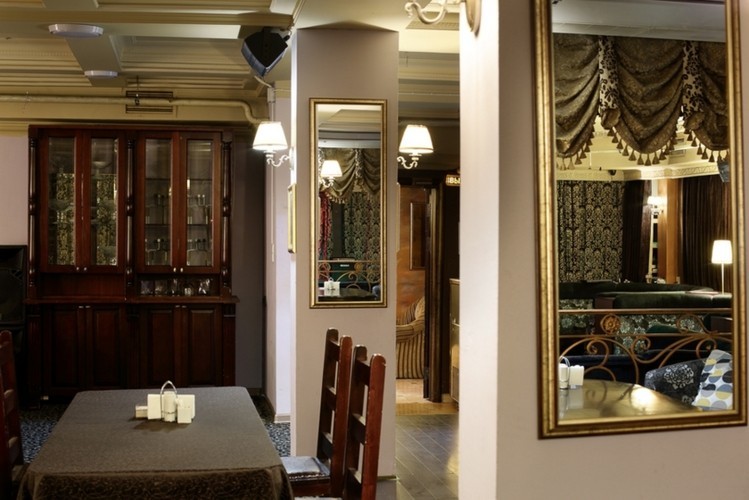 Ресторан Сюзанна Зал на цокольном этаже: Караоке-клуб 