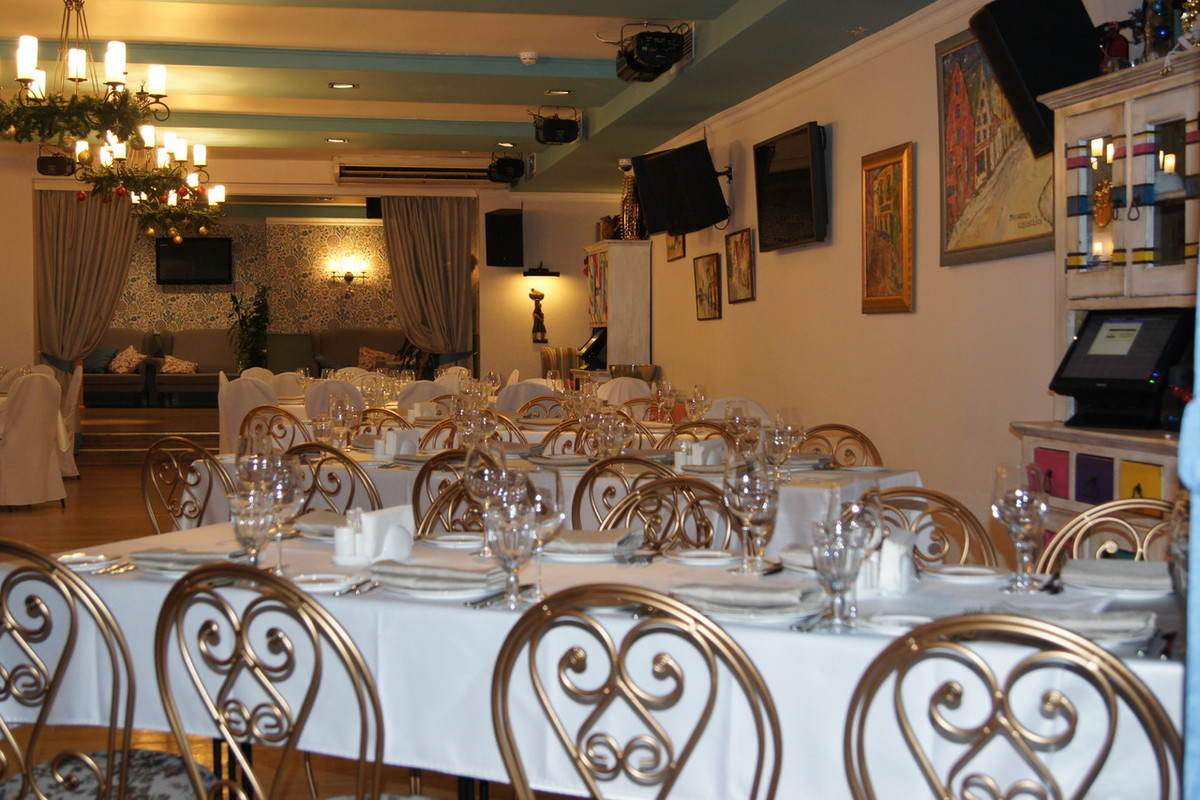 Ресторан и караоке Наваррос Основной зал
