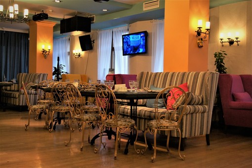 Ресторан и караоке Наваррос. Основной зал до 90 человек. Фото 1