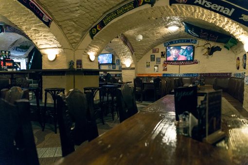 Смитс Инглиш Паб / Smith’s English Pub. Жёлтый зал до 30 человек
