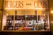 Burgers and crabs. Основной зал