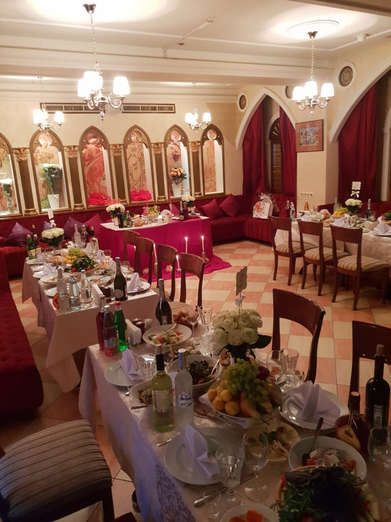 Ресторан Бахтриони Красный зал