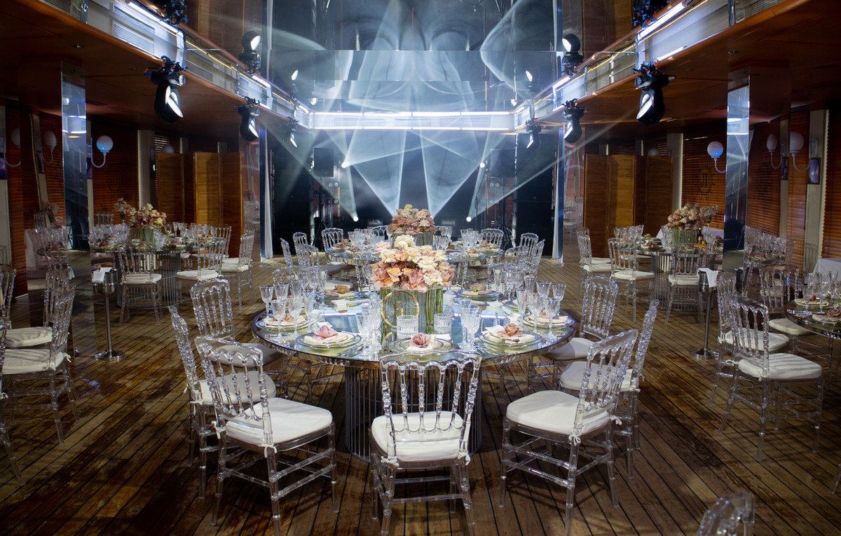 Банкетные залы Яхт Ивент / Yacht Event Банкетный зал на нижней палубе ресторана Ласточка