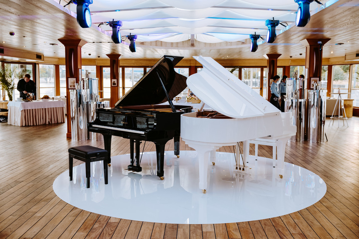 Банкетные залы Яхт Ивент / Yacht Event Всесезонная веранда на верхней палубе ресторана Чайка