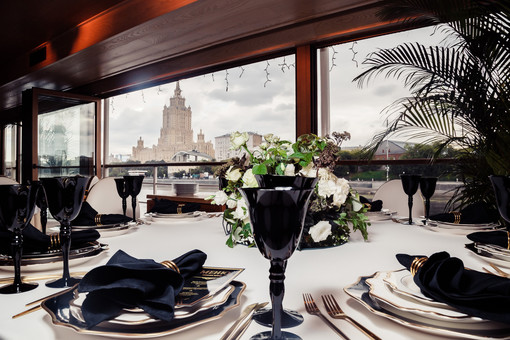 Банкетные залы Яхт Ивент / Yacht Event. Всесезонная веранда на верхней палубе ресторана Чайка до 250 человек. Фото 6