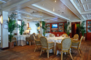 Банкетные залы Яхт Ивент / Yacht Event. Салон на нижней палубе ресторана Чайка