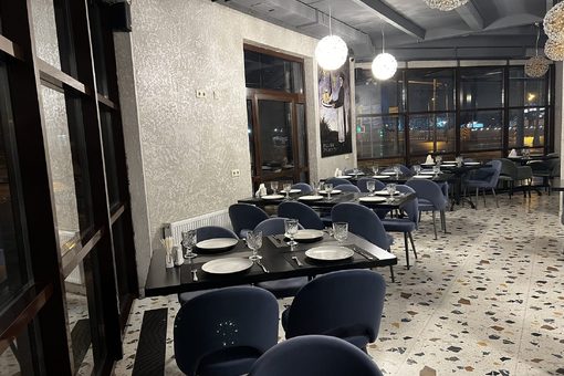 Кафе Гагимарджос. Зал на 2-м этаже до 70 человек